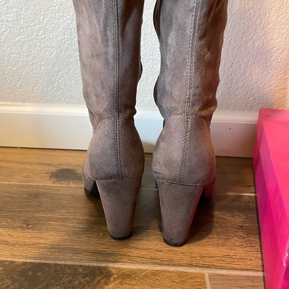 Catherine Malandrino Sorcha boot in Taupe - Picture 4 of 10